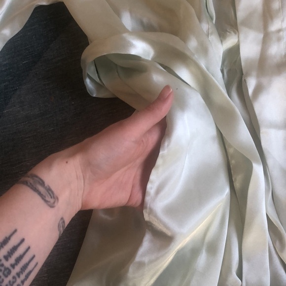 Morgan Taylor Intimates Green Satin Glamour Robe - Picture 8 of 11